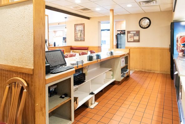 400 W South St, Plano, IL 60545